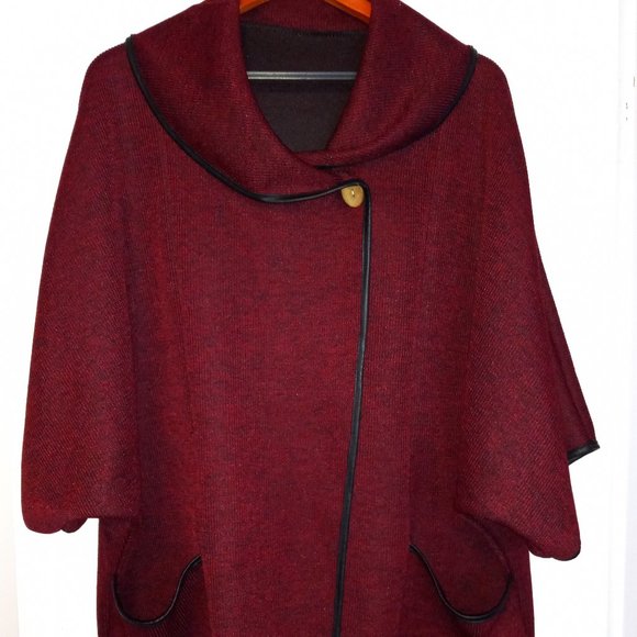 GIRASOLE - Cape, one size but easily fits large to 1X, wine with black trim. - Picture 1 of 8